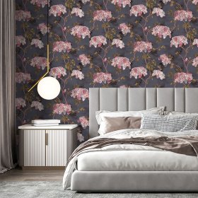 Camera da letto con sfondo di carta da parati che rappresenta alberi di piume